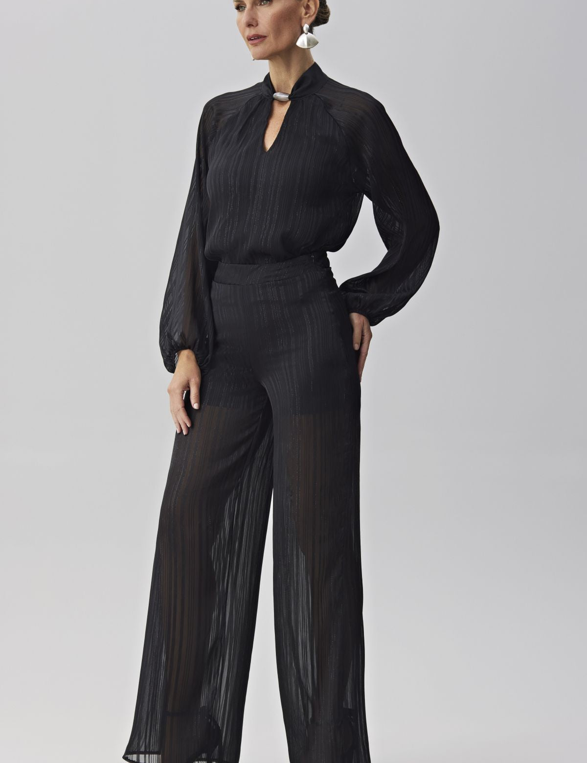 Blusa Meia Loka Preta Listras Lurex Gola Alta