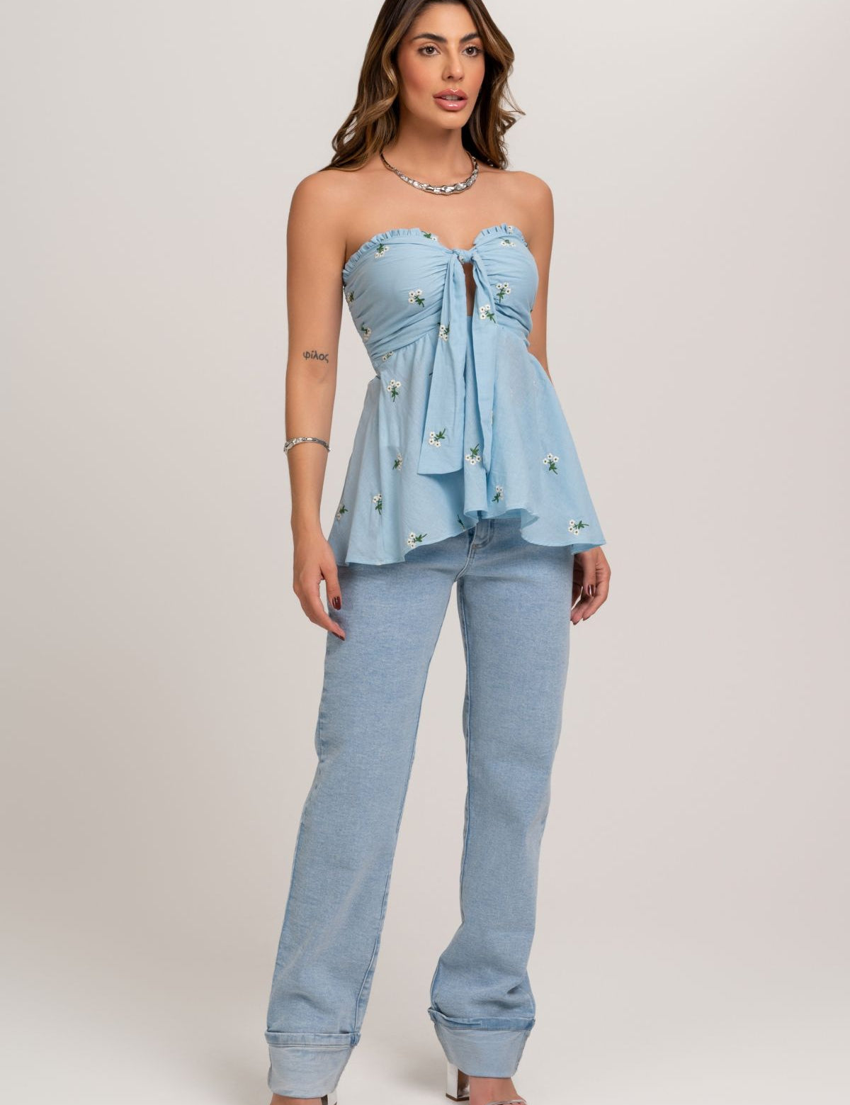 Blusa Voil Bordada Com Decote De Amarrar Azul Frysaide 