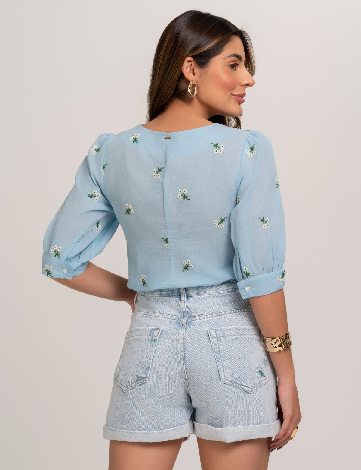 Blusa Voil Bordado Com Amarração No Decote Azul Frysaide