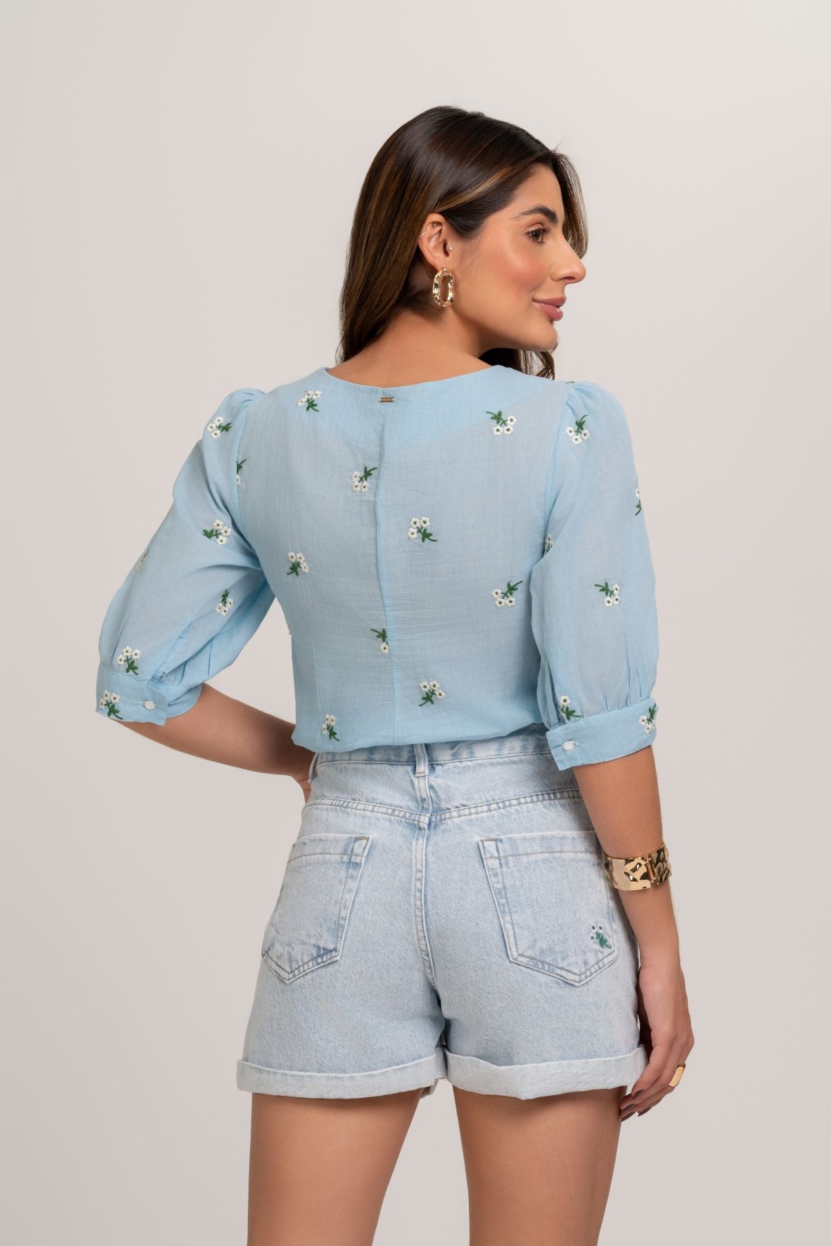 Blusa Voil Bordado Com Amarração No Decote Azul Frysaide