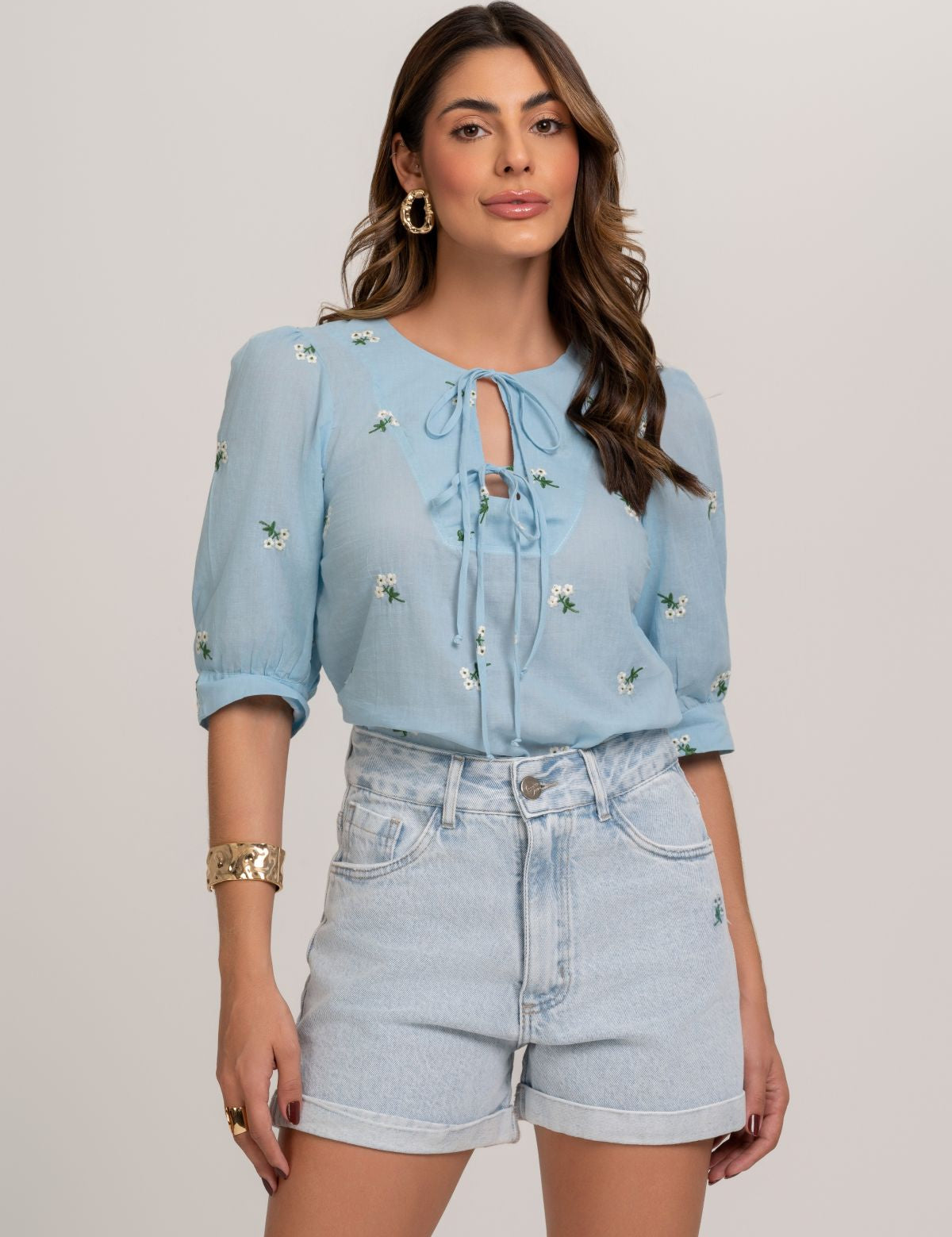 Blusa Voil Bordado Com Amarração No Decote Azul Frysaide