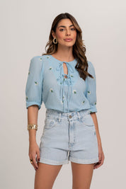 Blusa Voil Bordado Com Amarração No Decote Azul Frysaide