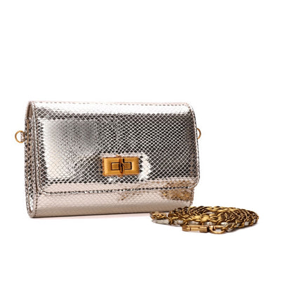 Bolsa Carteira Santa Lolla Dourada Metalizada Alça Corrente 