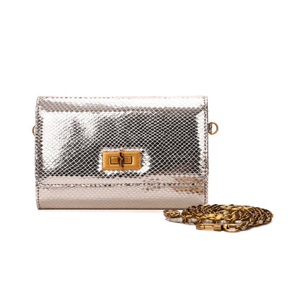 Bolsa Carteira Santa Lolla Dourada Metalizada Alça Corrente 