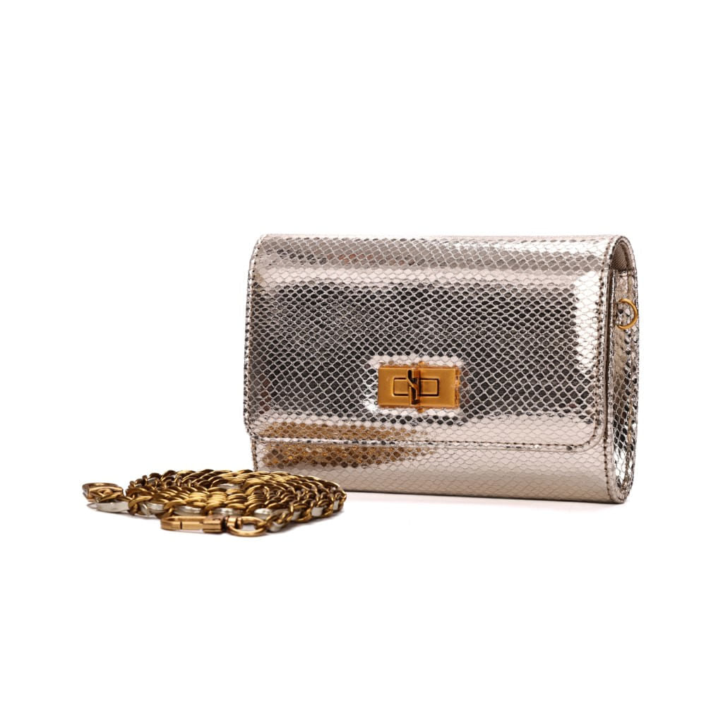 Bolsa Carteira Santa Lolla Dourada Metalizada Alça Corrente 