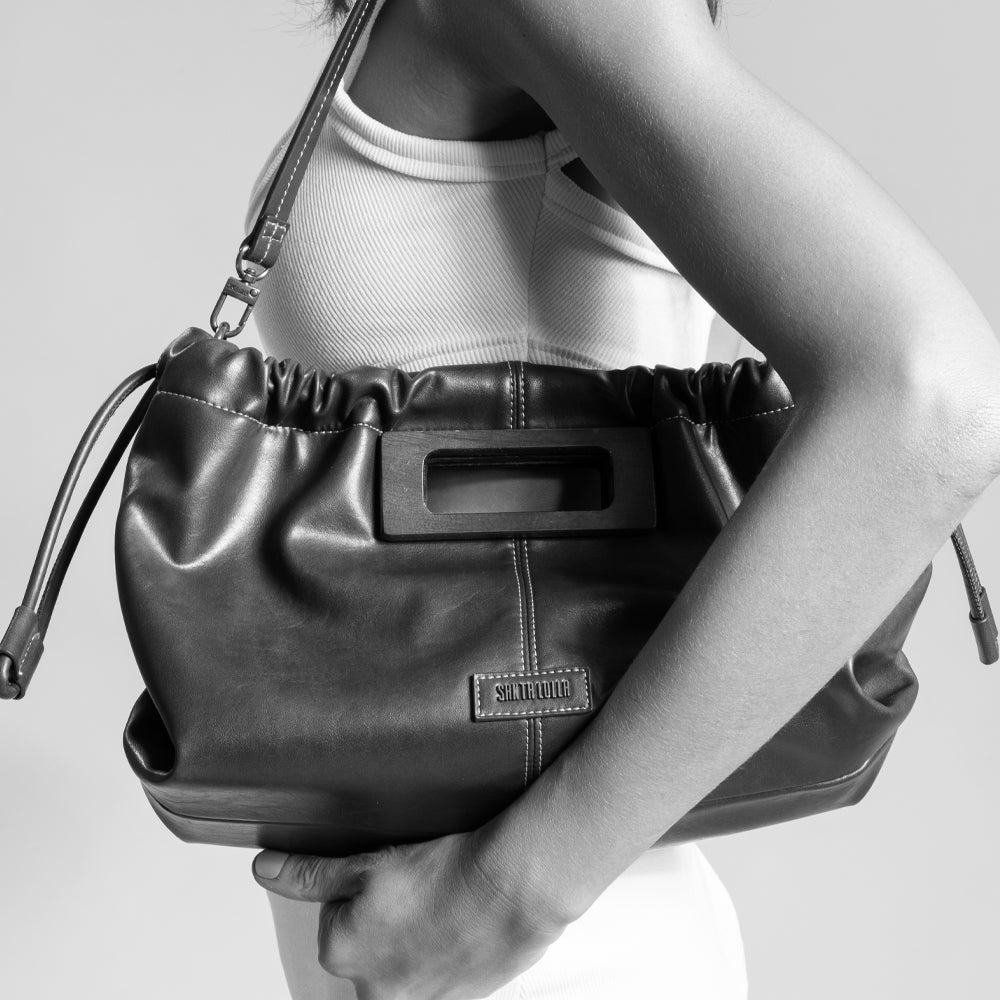 Bolsa Saco Santa Lolla Preta Floater Alça Tiracolo