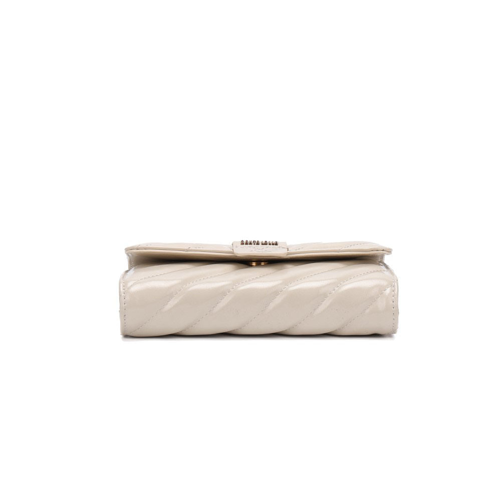 Bolsa Santa Lolla Bege Verniz Matelassê 