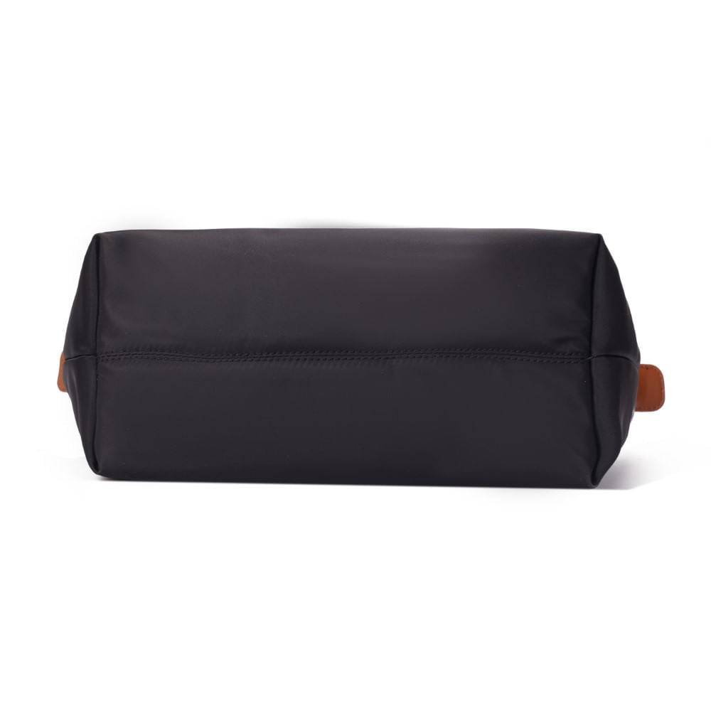 Bolsa Shopper Santa Lolla Preta Nylon Detalhe Caramelo