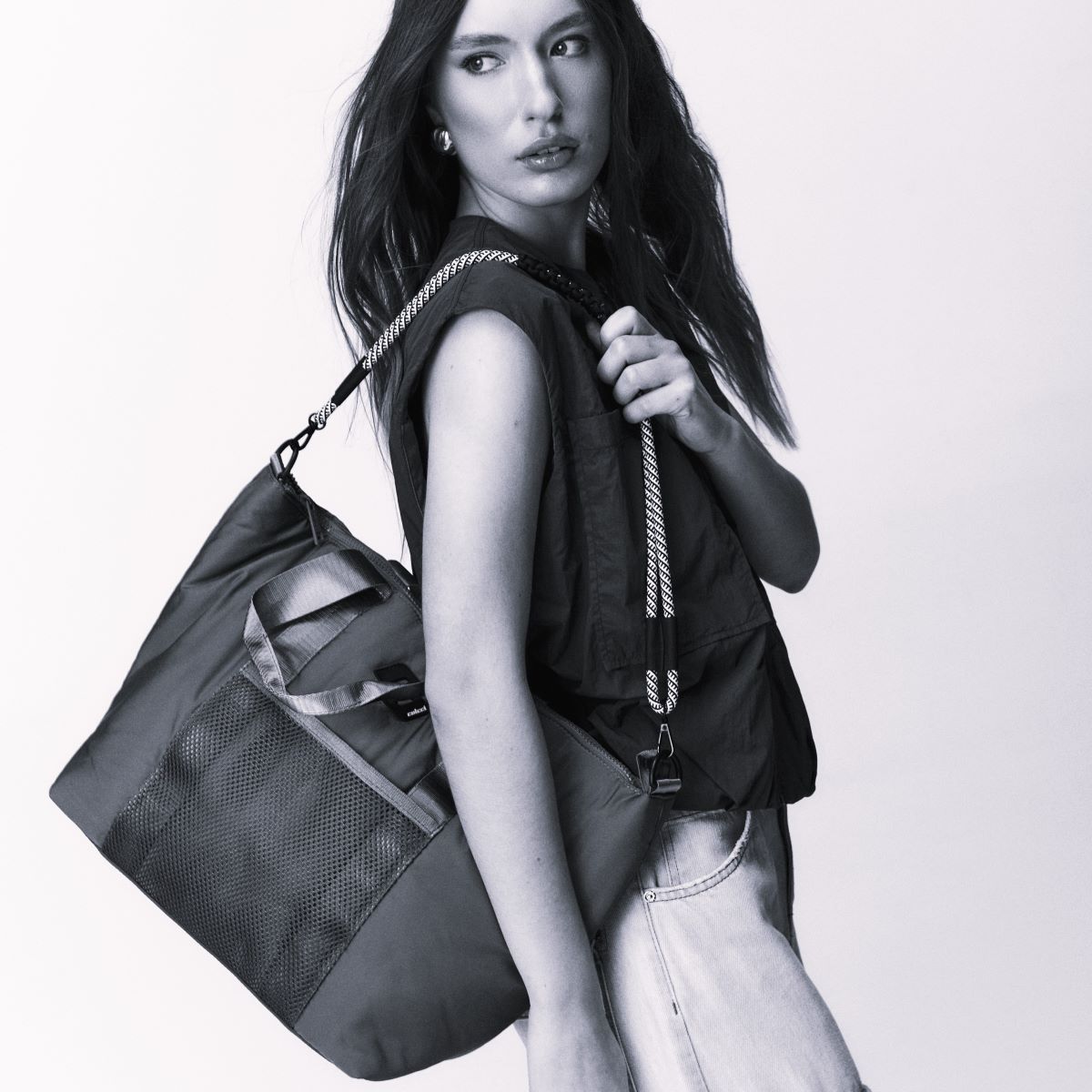 Bolsa Tote Colcci Preta Puffer Alça Corda