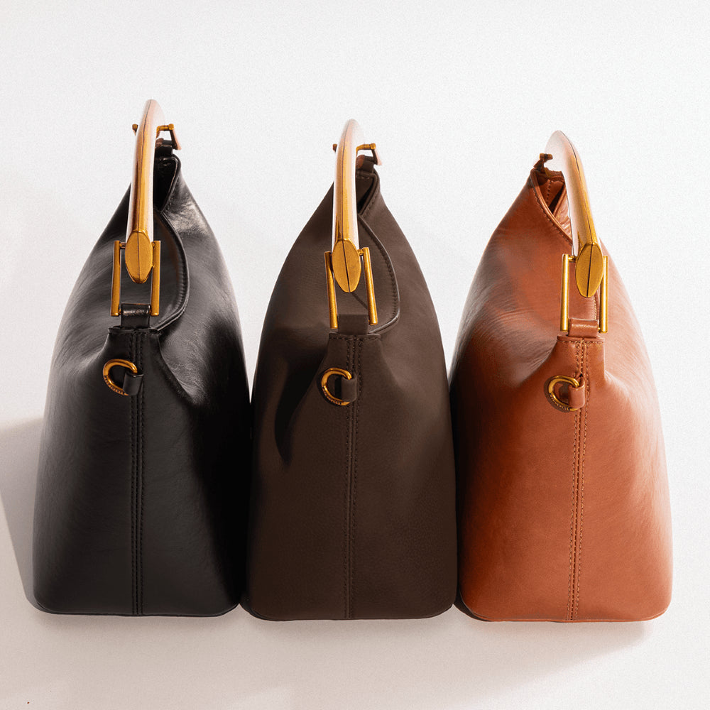 Bolsa Transversal Santa Lolla Marrom Nobuck Alça Dourada