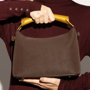 Bolsa Transversal Santa Lolla Marrom Nobuck Alça Dourada
