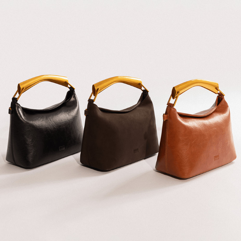 Bolsa Transversal Santa Lolla Marrom Nobuck Alça Dourada