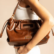 Bolsa Transversal Santa Lolla Marrom Topo Franzido