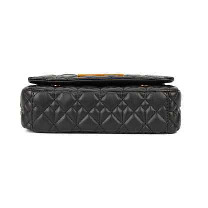 Bolsa Transversal Santa Lolla Preta Corrente Matelassê