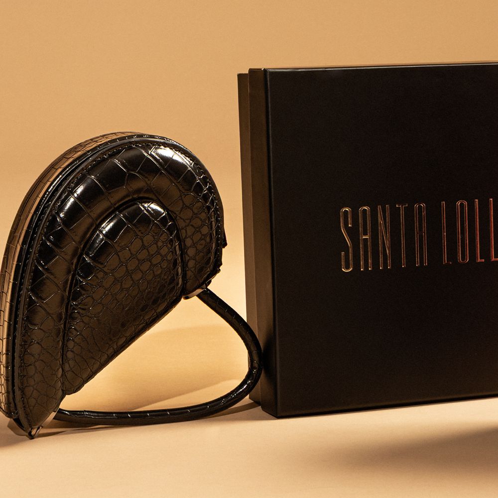 Bolsa Transversal Santa Lolla Preta Croco Coração