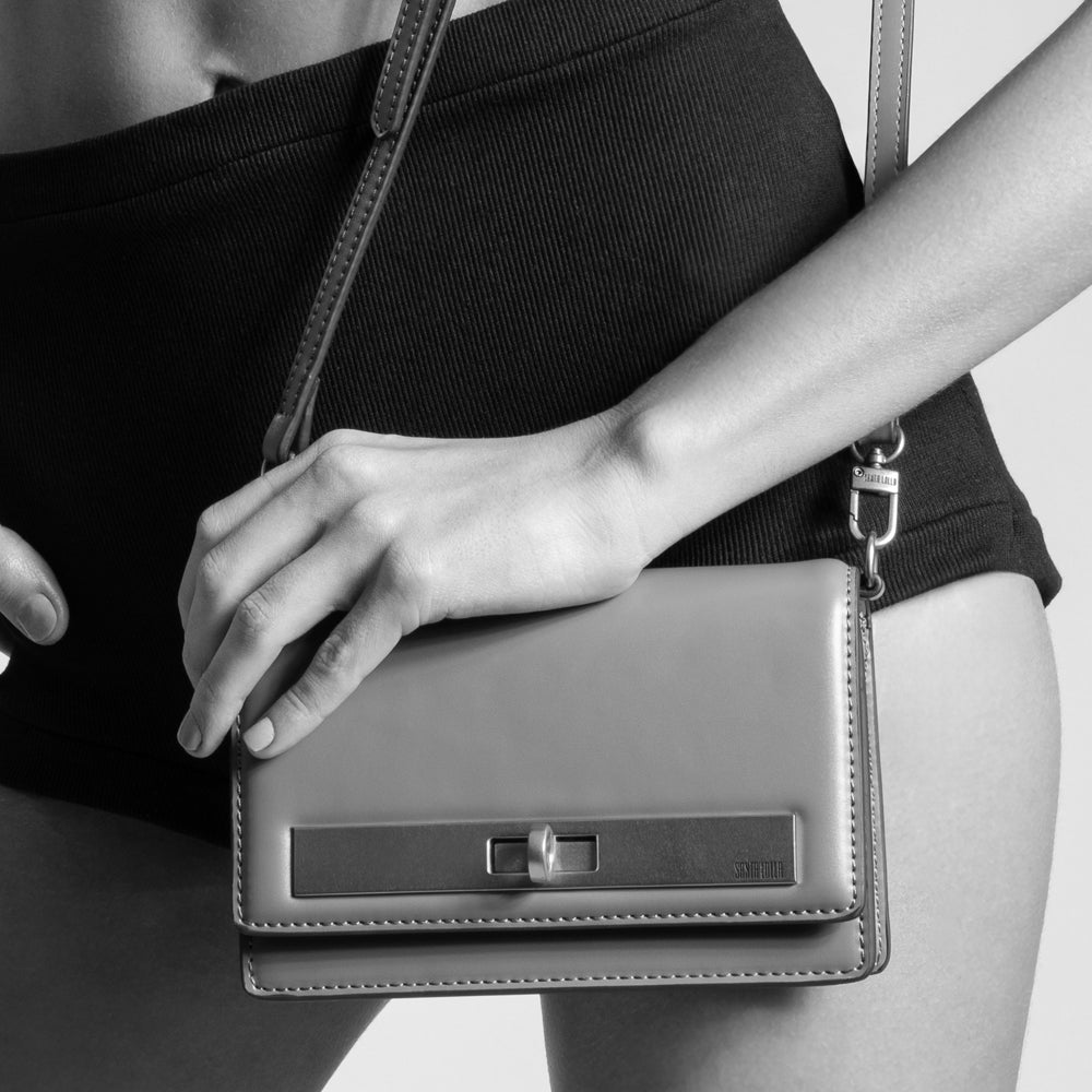 Bolsa Transversal Santa Lolla Preta Fecho Giratório