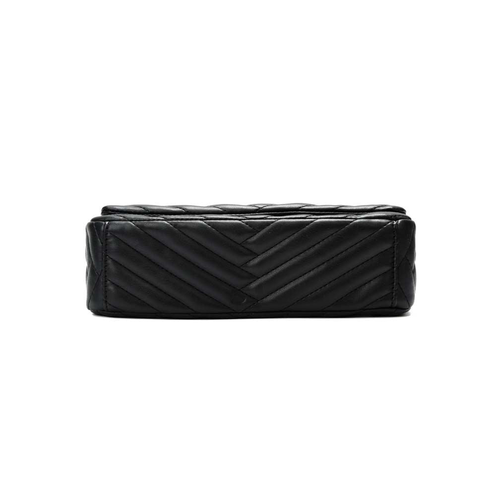 Bolsa Transversal Santa Lolla Preta Matelassê Corrente