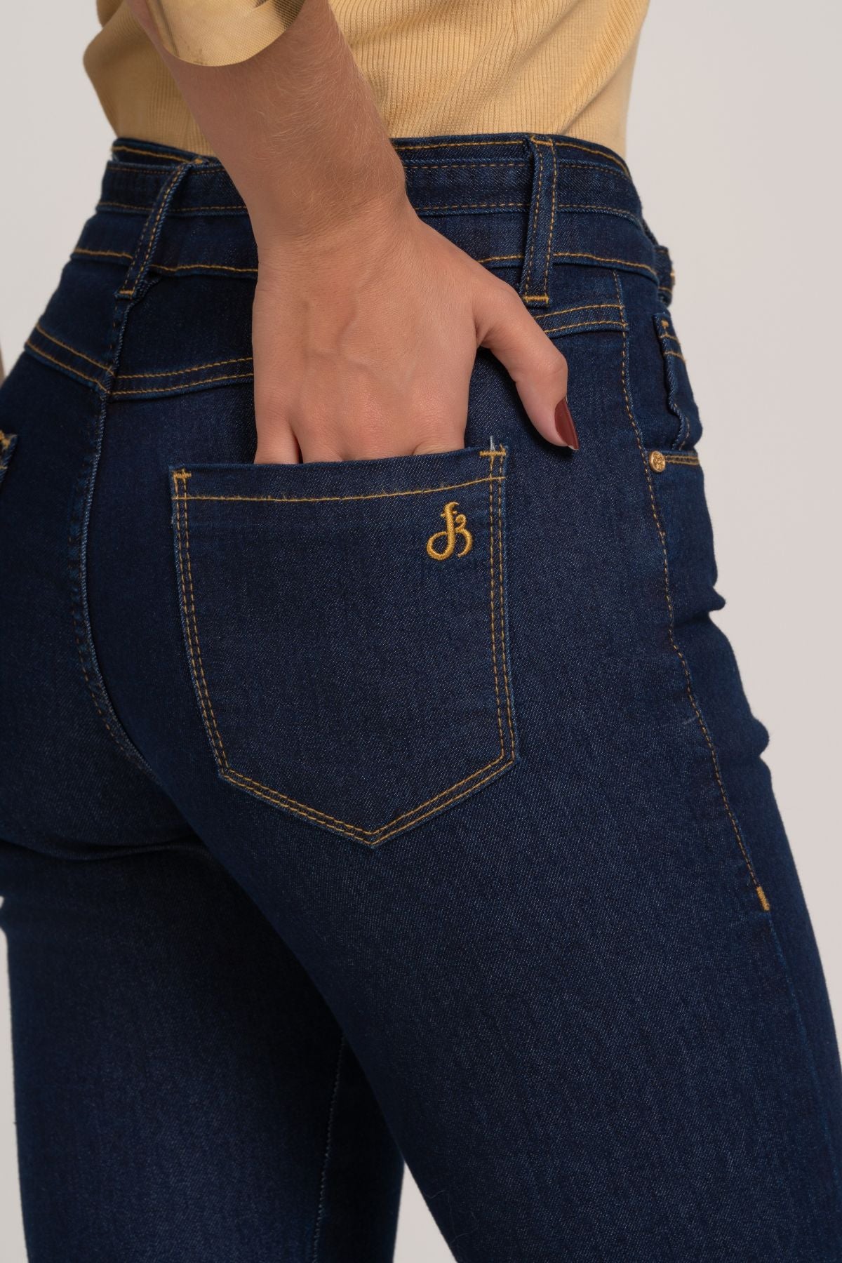 Calça Boot Cut Com Cinto Jeans Frysaide