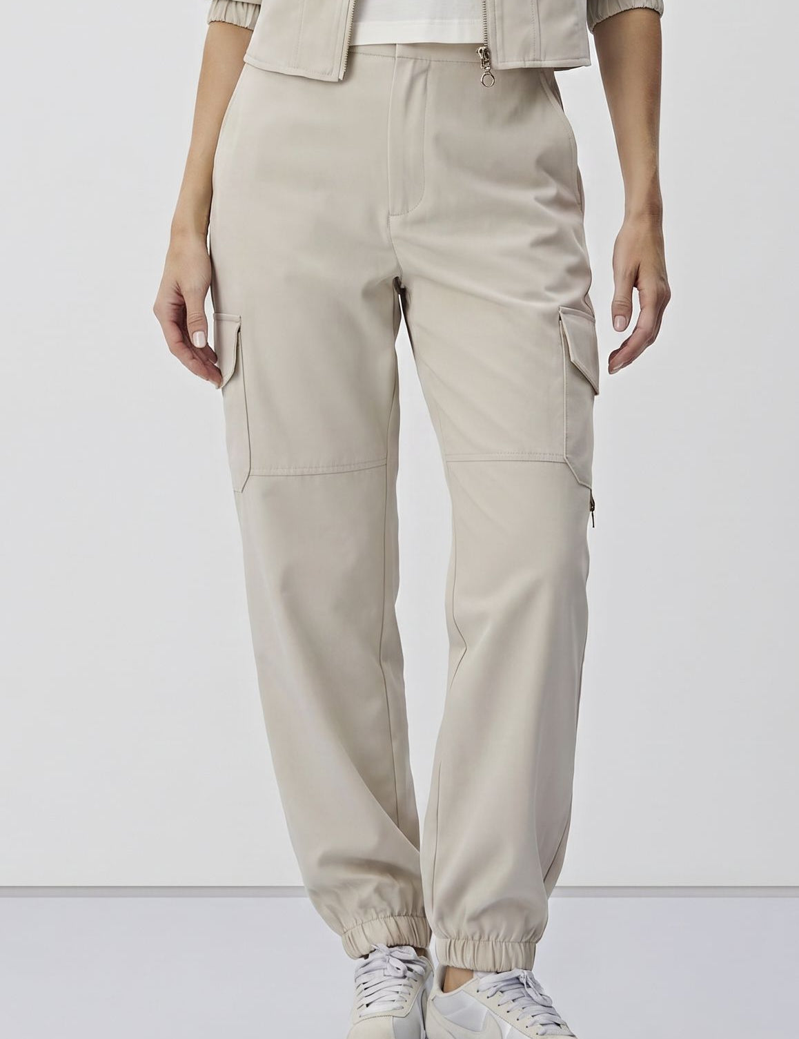 Calça Cargo Meia Loka Bege Jogger Bolso Lapela