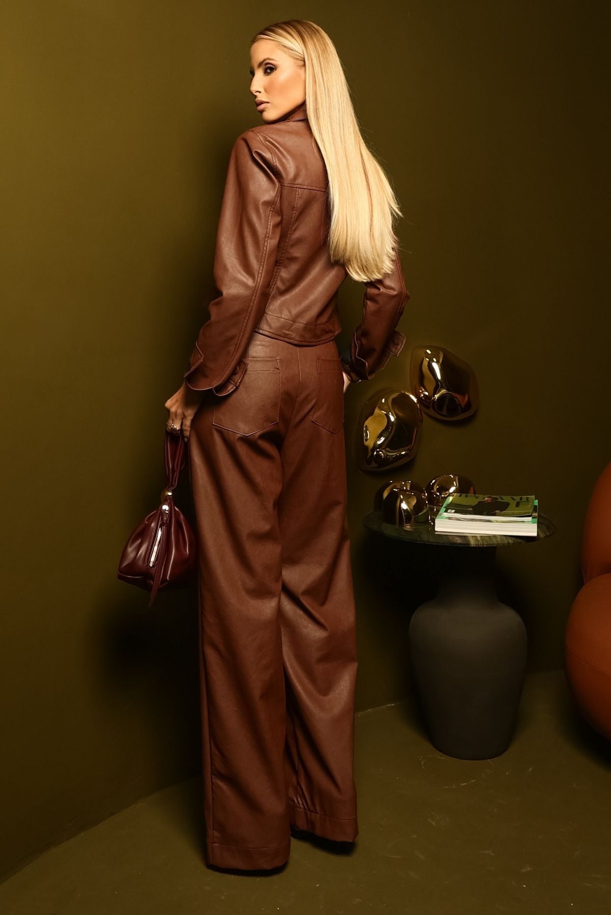 Calça Frysaide Marrom Couro Reta Longa