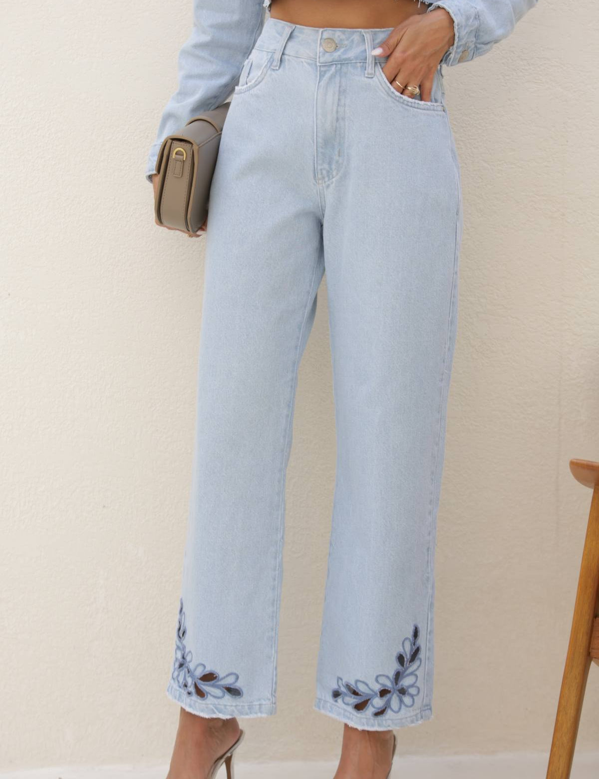 Calça Jeans Frysaide Azul Claro Barra Bordada