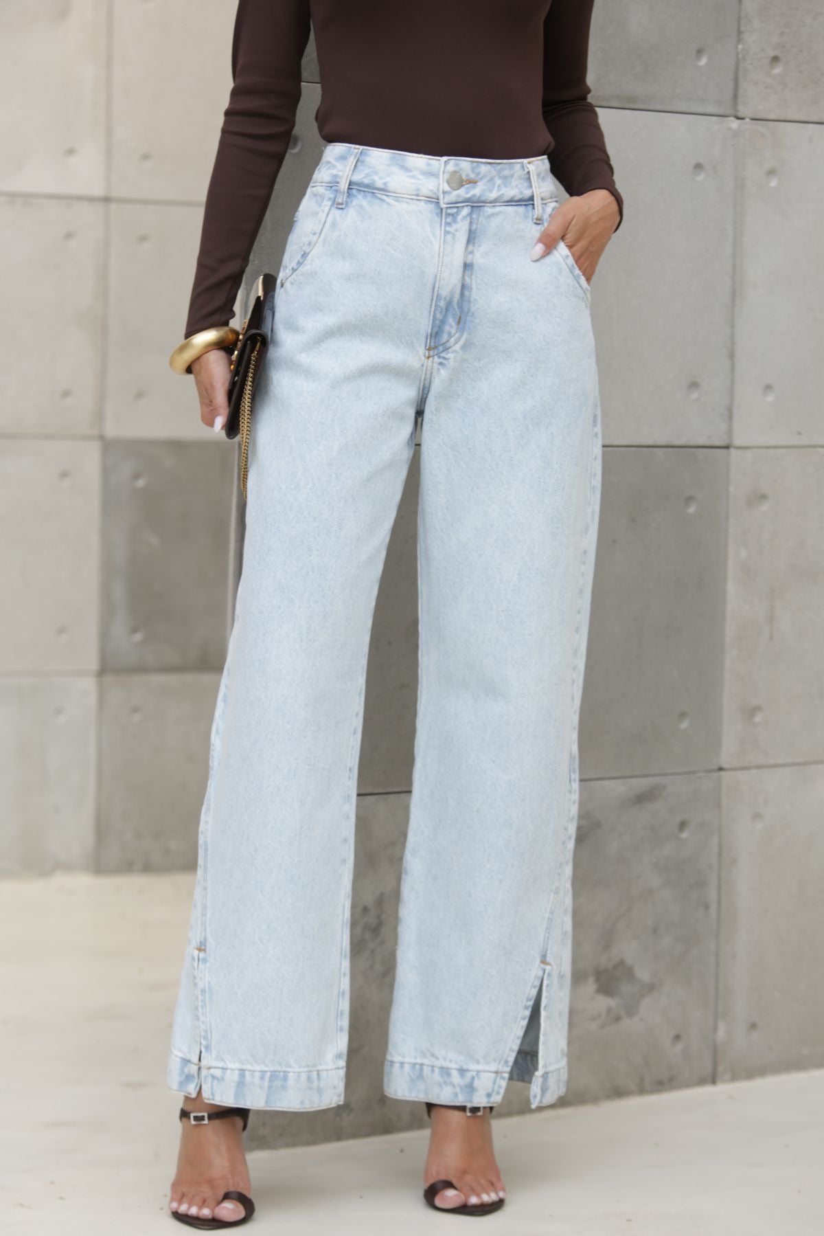 Calça Jeans Wide Leg Frysaide Azul Clara Fenda