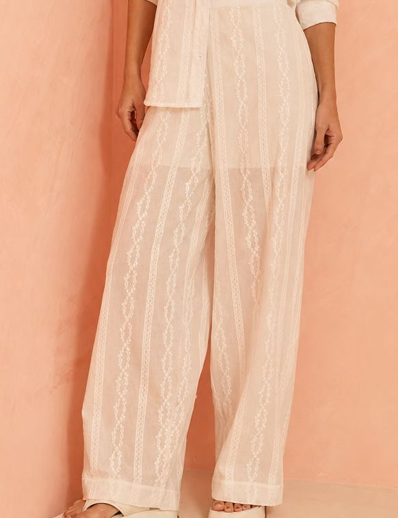 Calça Pantalona Flo Maria Branca Listras Relevo