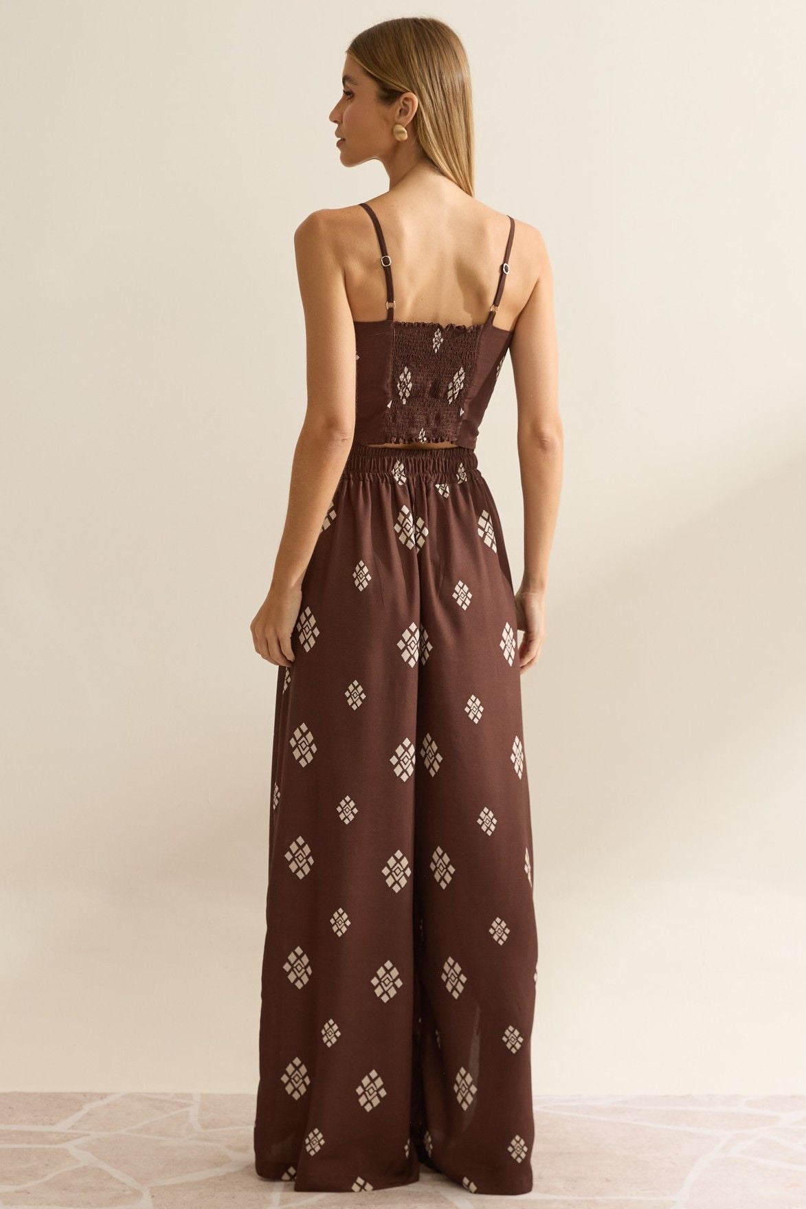 Calça Pantalona Flo Maria Marrom Estampa Geométrica