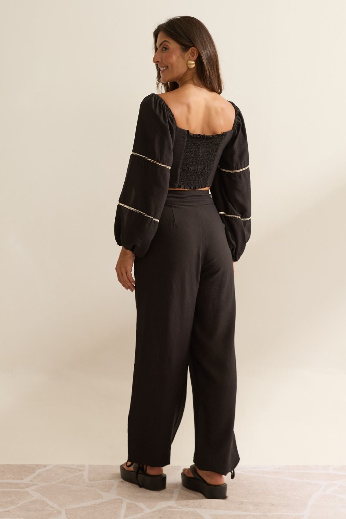 Calça Pantalona Flo Maria Preta Barra Amarração