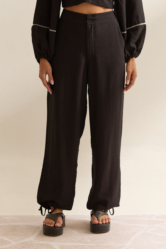 Calça Pantalona Flo Maria Preta Barra Amarração