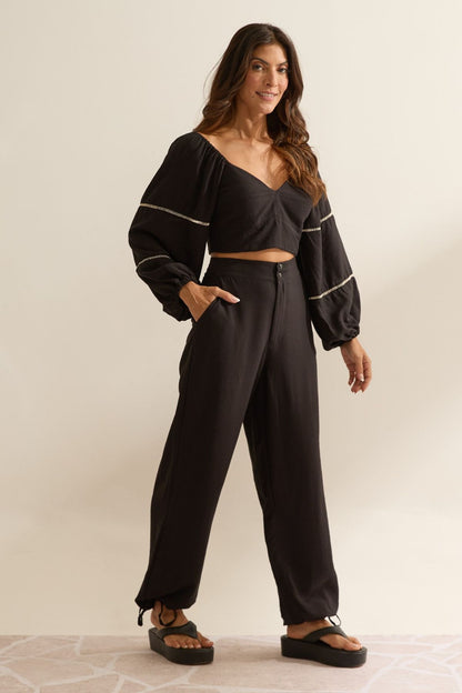 Calça Pantalona Flo Maria Preta Barra Amarração