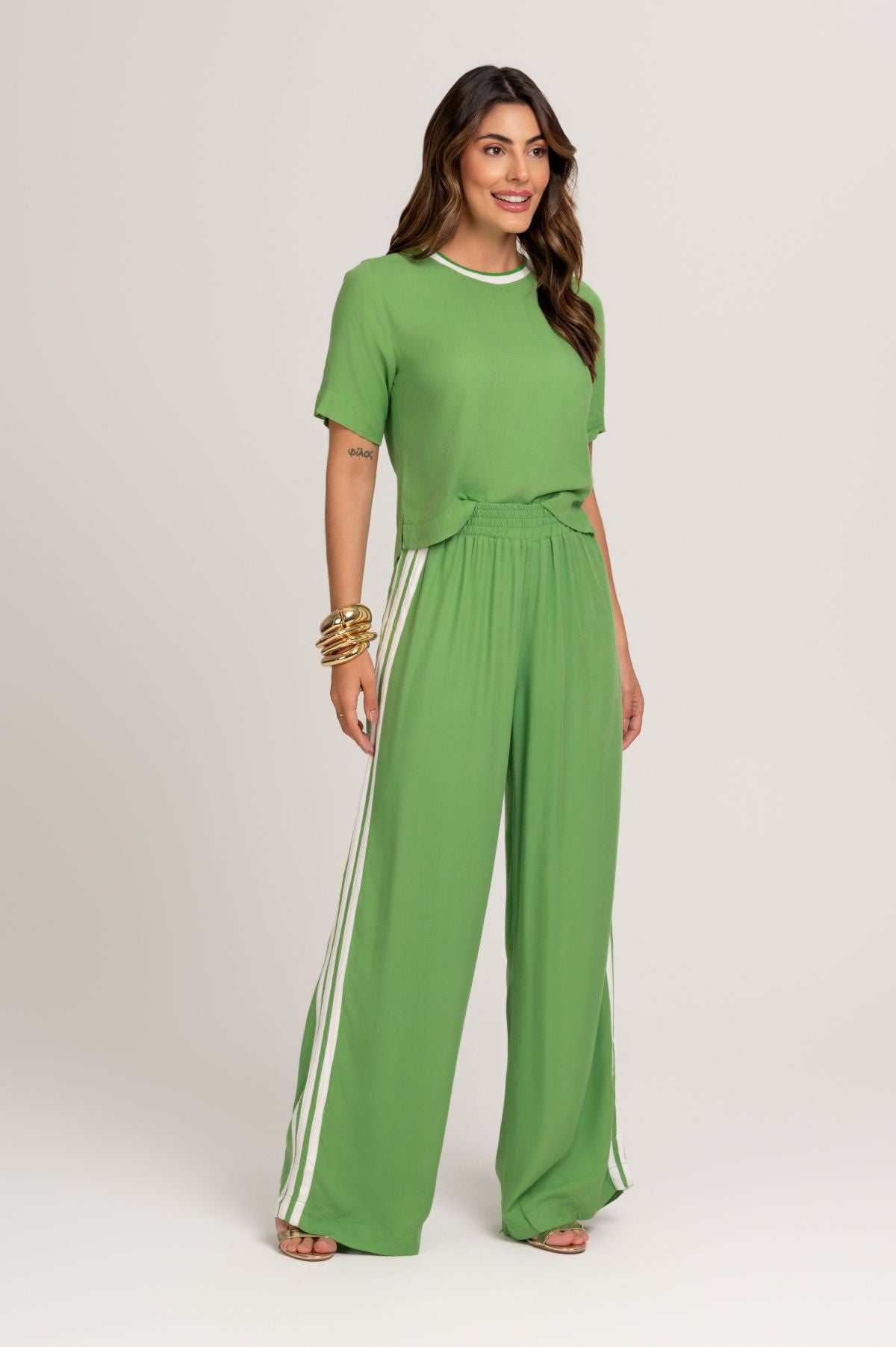 Calça Pantalona Verde De Viscose Com Listras Frysaide