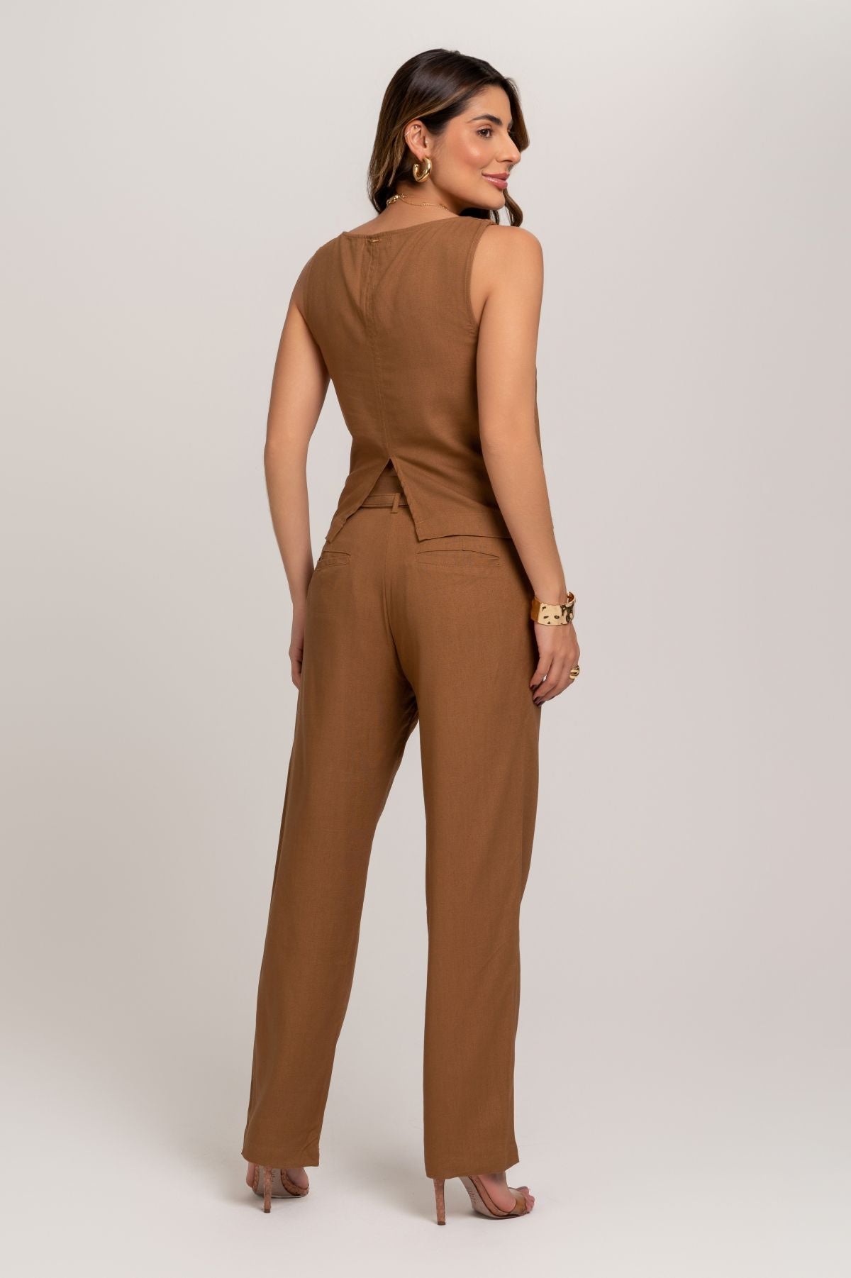 Calca Reta De Linho Marrom Com Cinto Forrado Frysaide