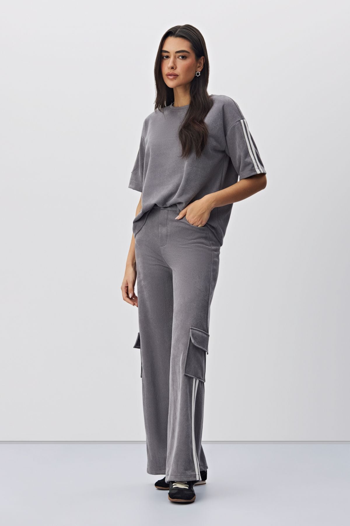 Calça Wide Listras Lateral Cinza Cromio Meia Loka