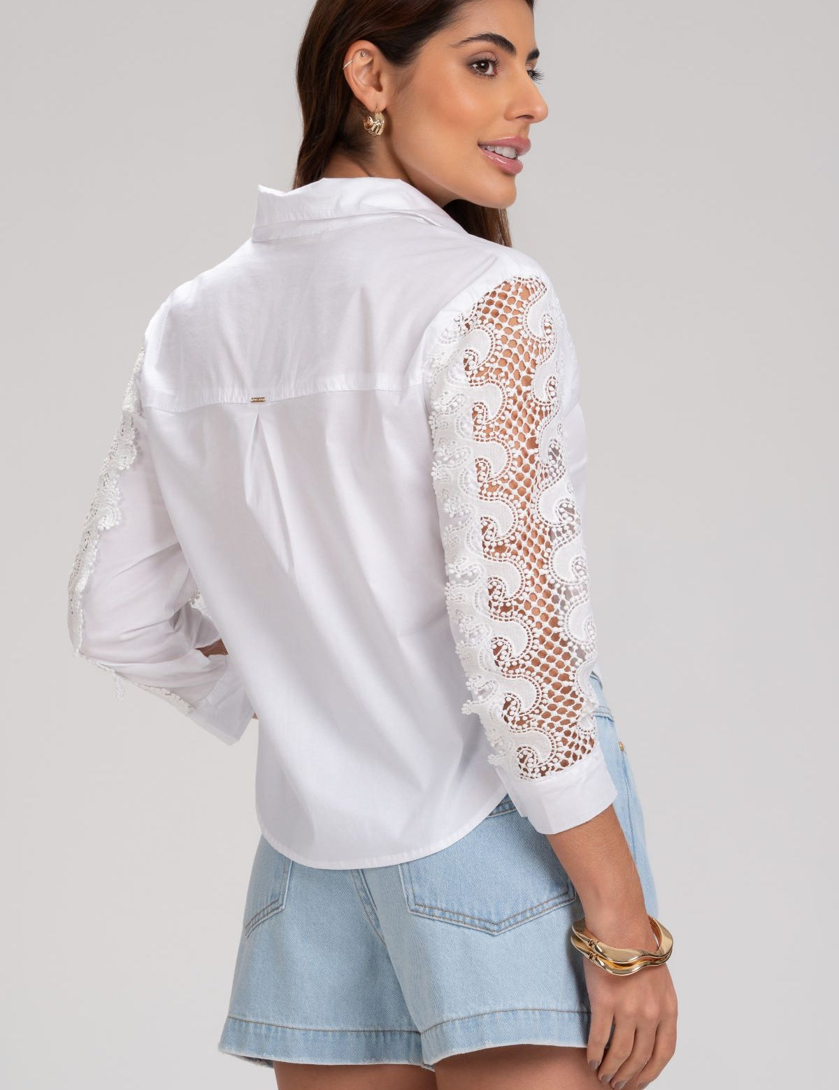 Camisa Cropped Frysaide Branca Guipir Nas Mangas