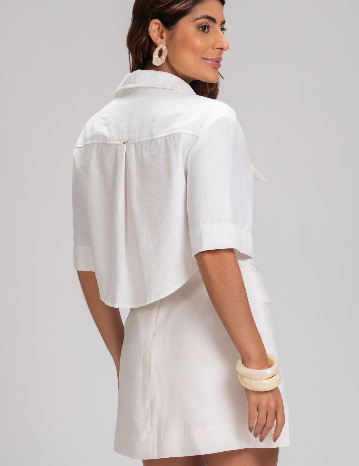 Camisa Cropped Frysaide Off White Bolsos Frontais
