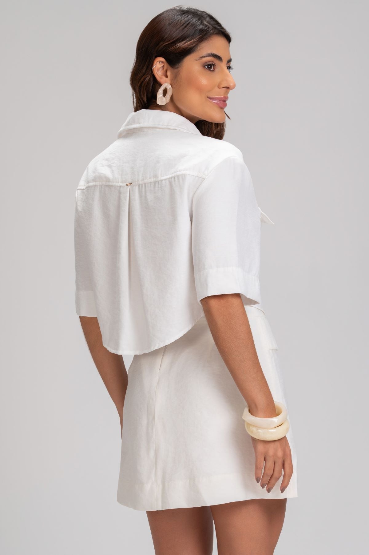 Camisa Cropped Frysaide Off White Bolsos Frontais