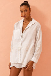 Camisa Flo Maria Branca Bordado Floral Barra Laise