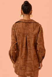 Camisa Flo Maria Marrom Bordado Floral Cotton