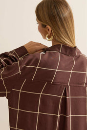 Camisa Flo Maria Marrom Xadrez Alongada