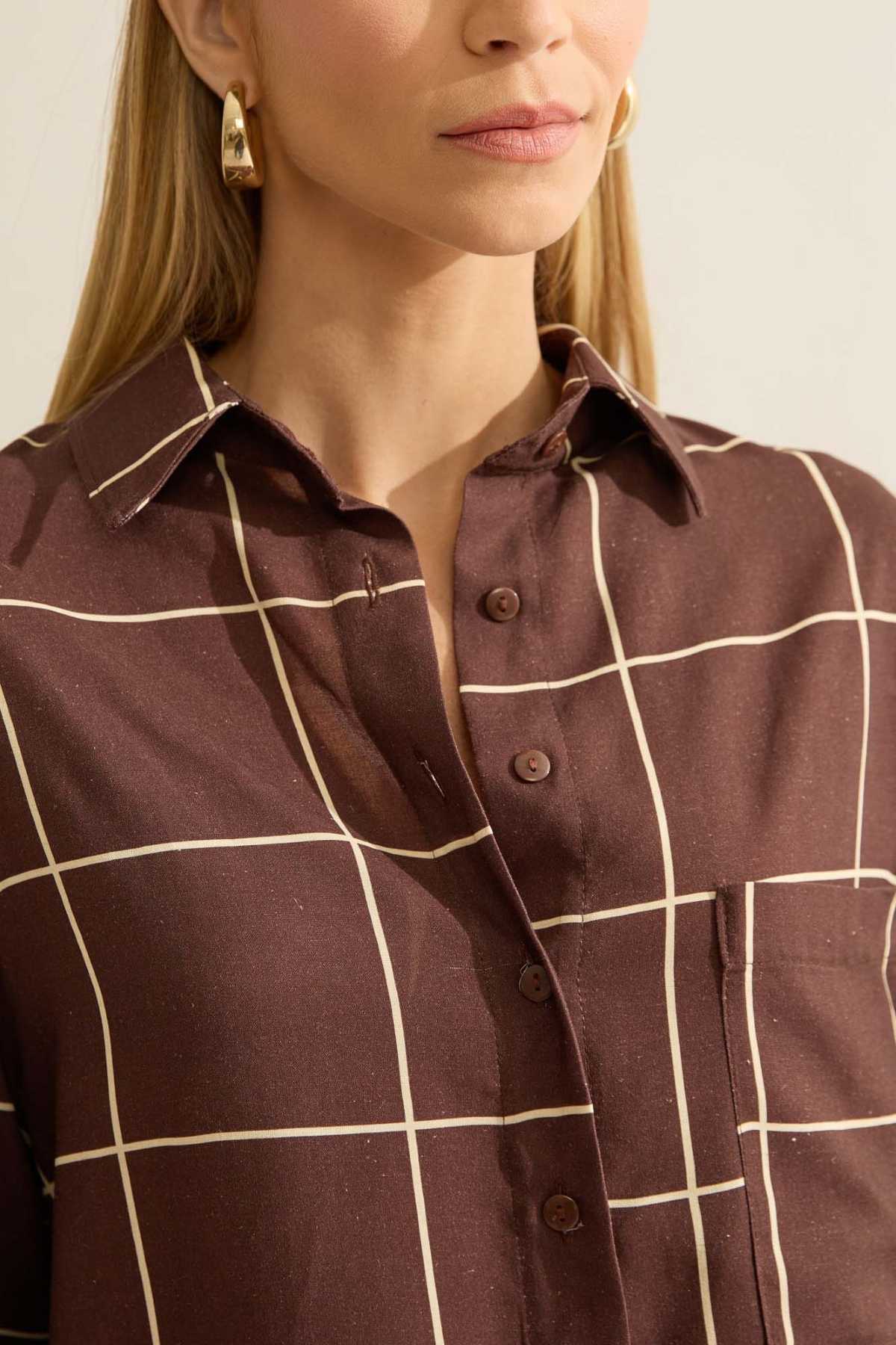 Camisa Flo Maria Marrom Xadrez Alongada