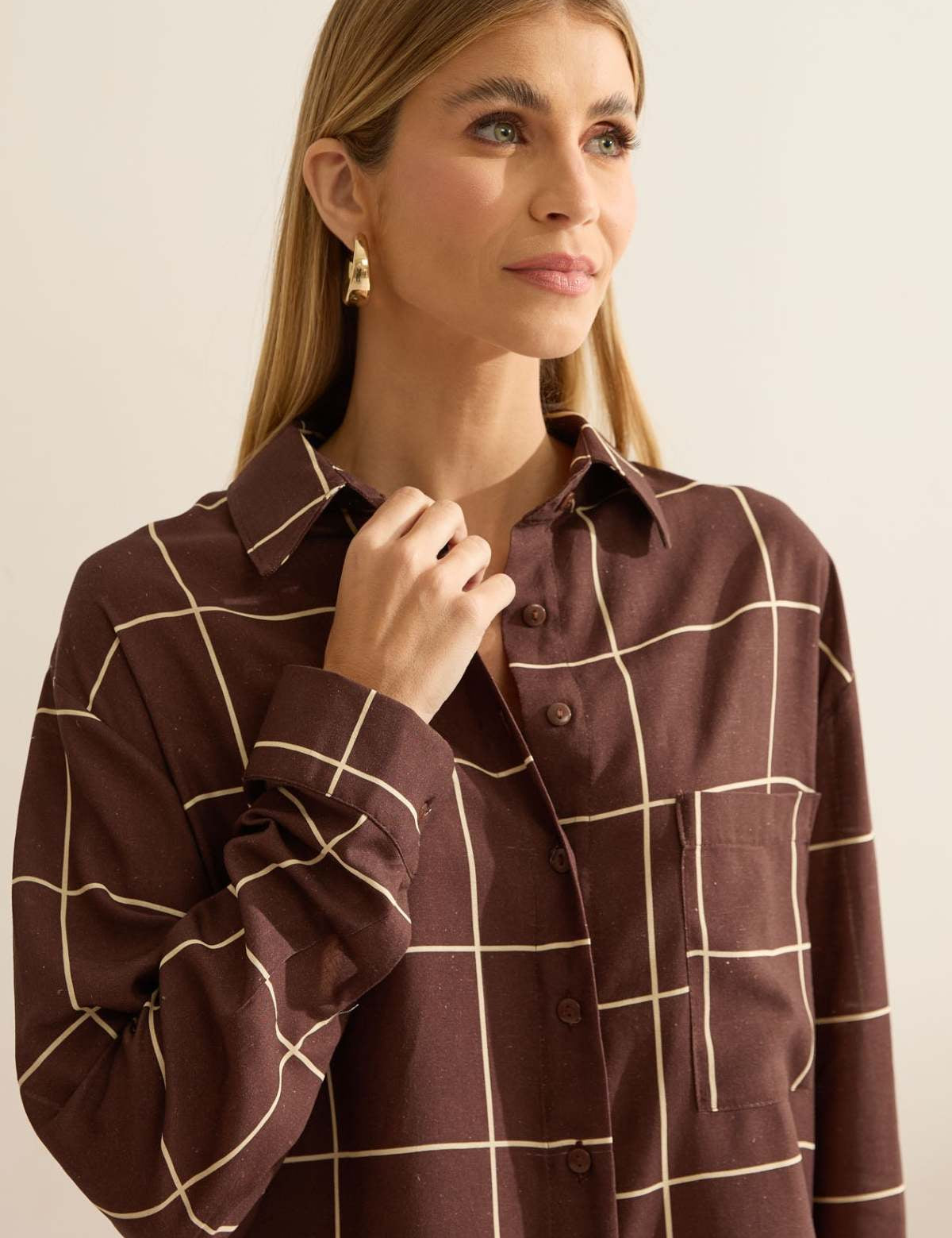 Camisa Flo Maria Marrom Xadrez Alongada