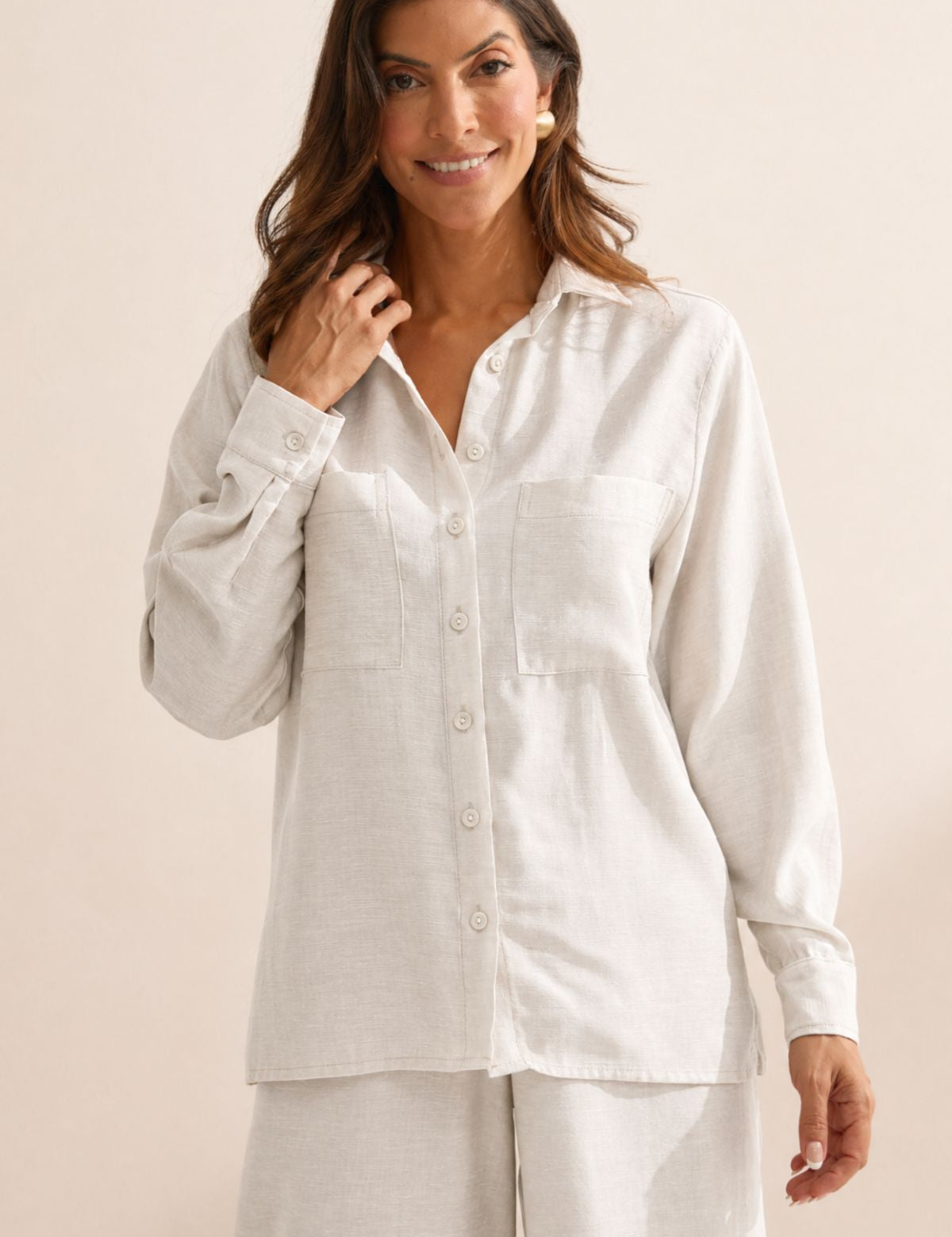 Camisa Flo Maria Off White Linho Bolsos Frontais