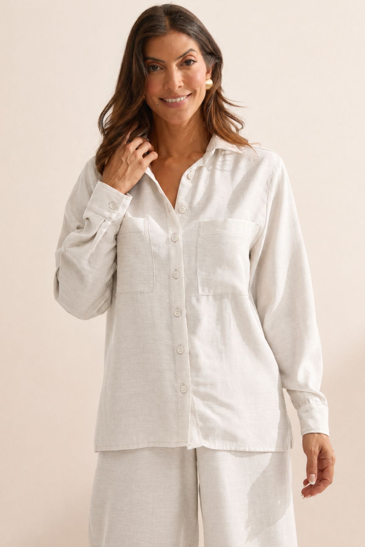 Camisa Flo Maria Off White Linho Bolsos Frontais