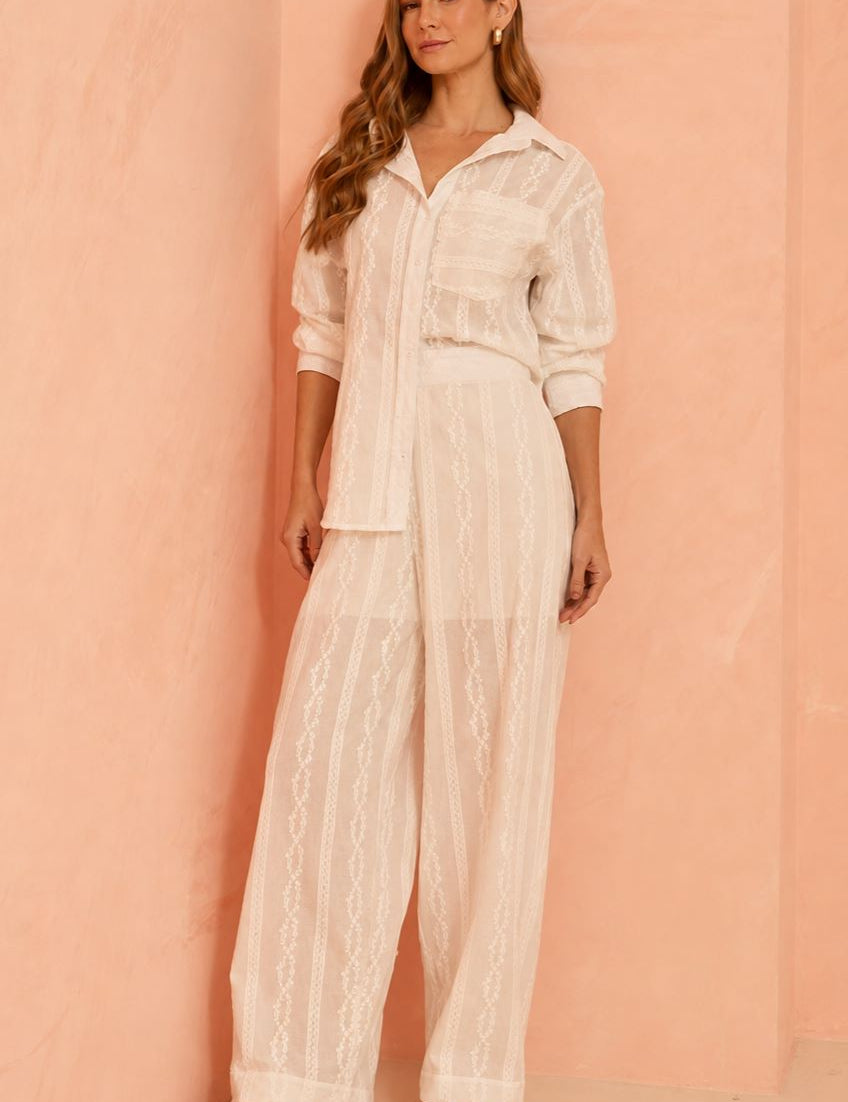 Camisa Flo Maria Off White Listras Texturizadas