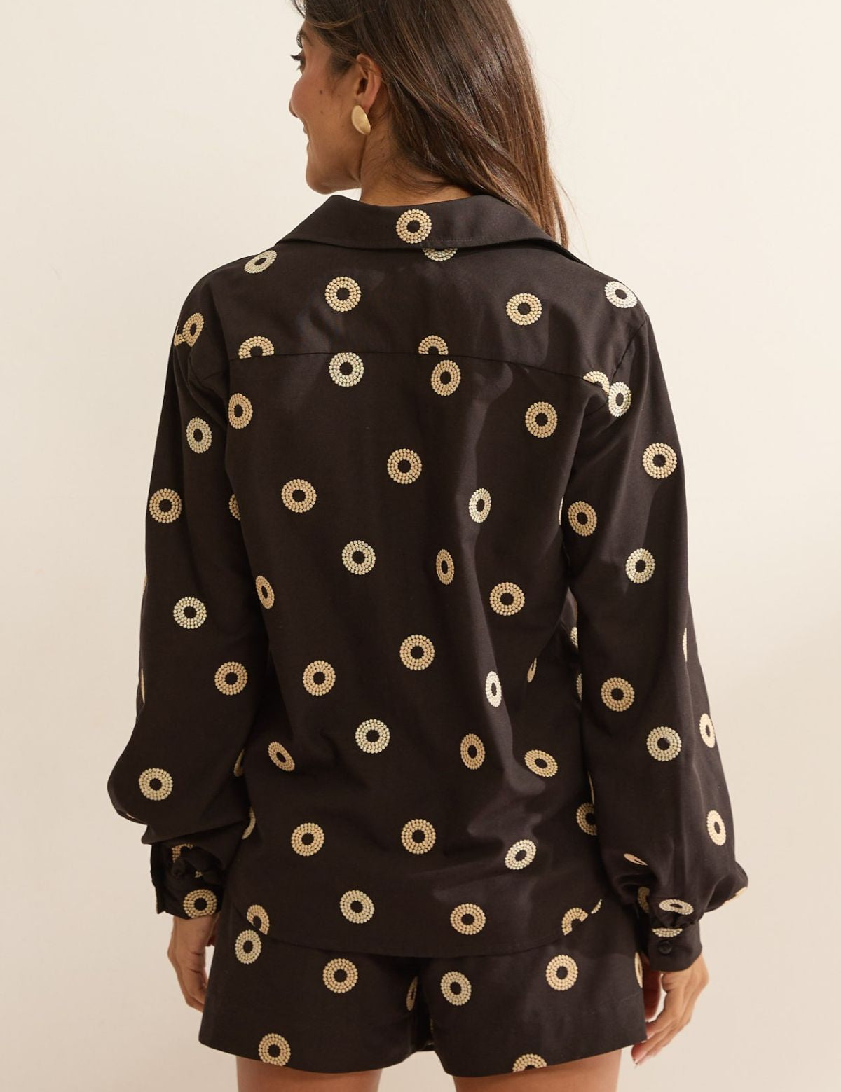 Camisa Flo Maria Preta Bordado Poá