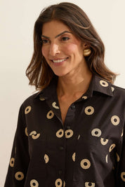 Camisa Flo Maria Preta Bordado Poá