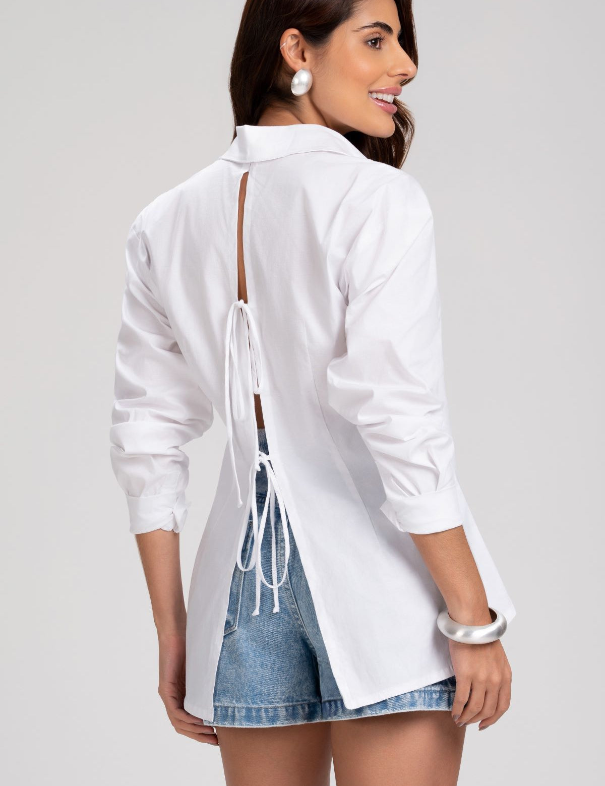 Camisa Frysaide Branca Tricoline Costas Vazadas