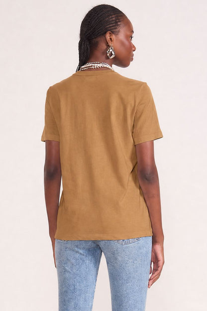 Camiseta Colcci Marrom Alongada Logo Minimalista