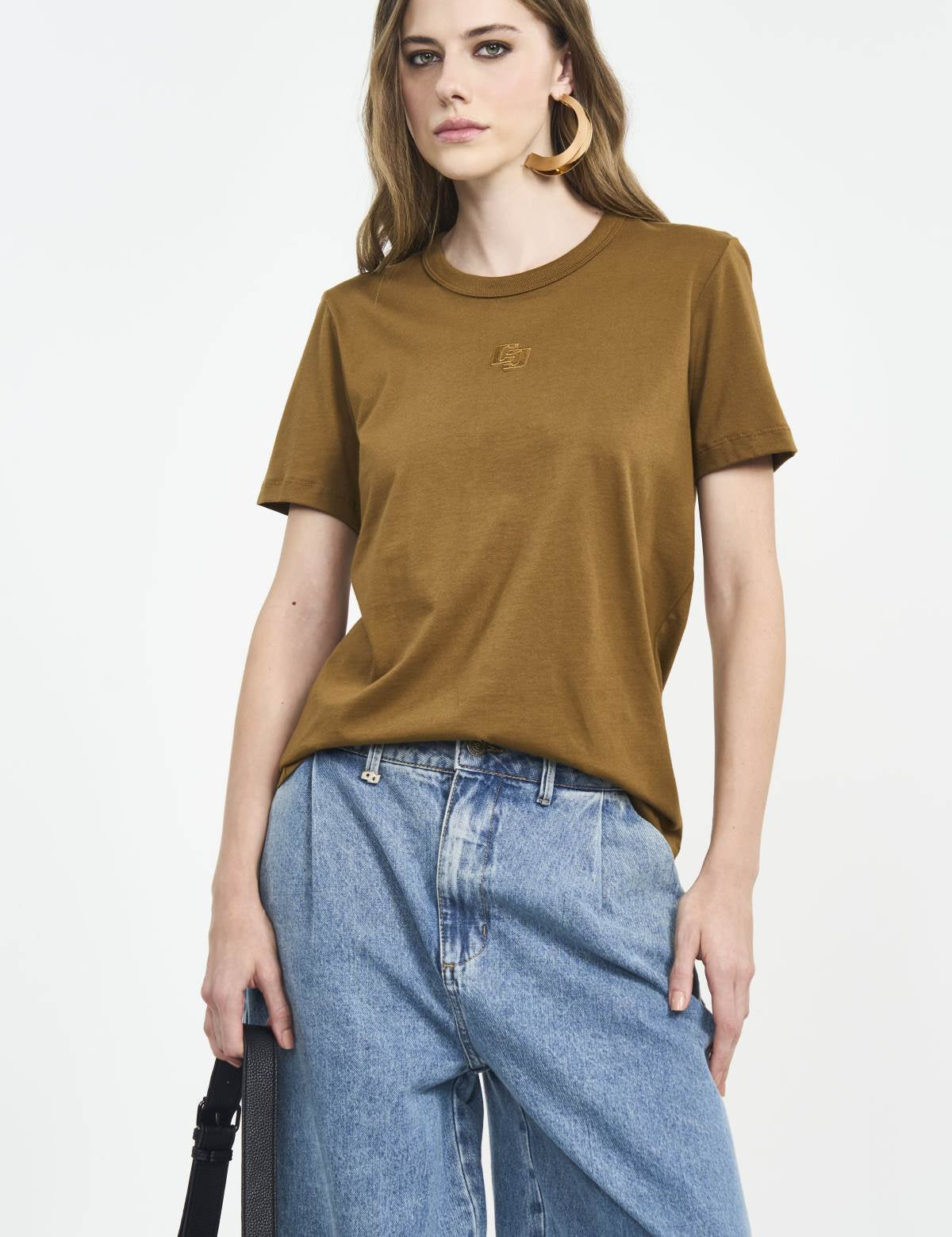 Camiseta Colcci Marrom Cumaru Logo Minimalista